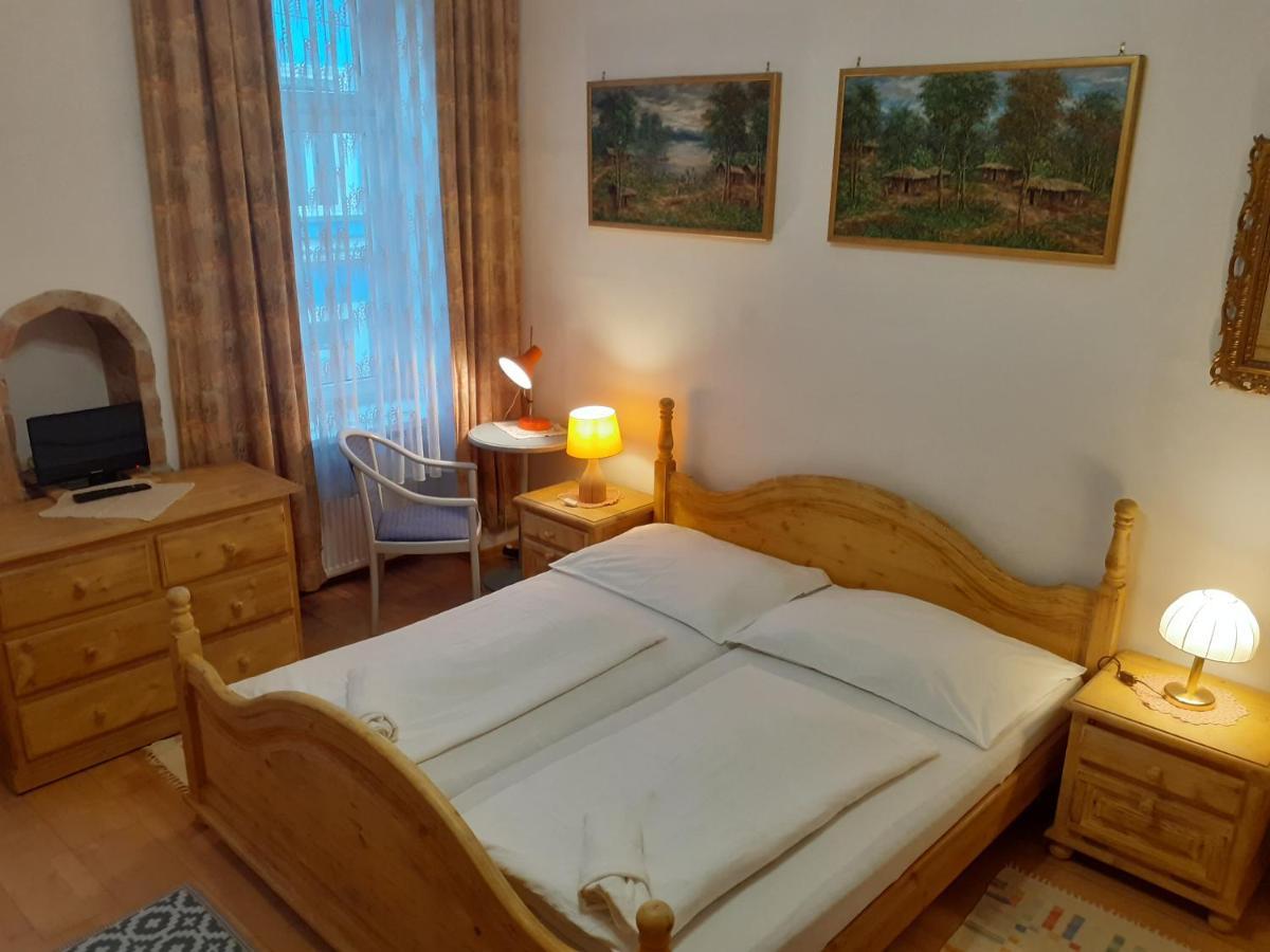 Dreibettzimmer mit Gemeinschaftsbad