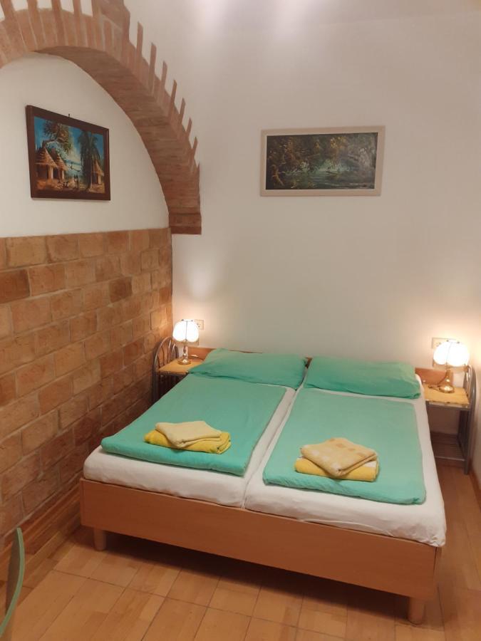 Kleines Doppelzimmer mit Gemeinschaftsbad